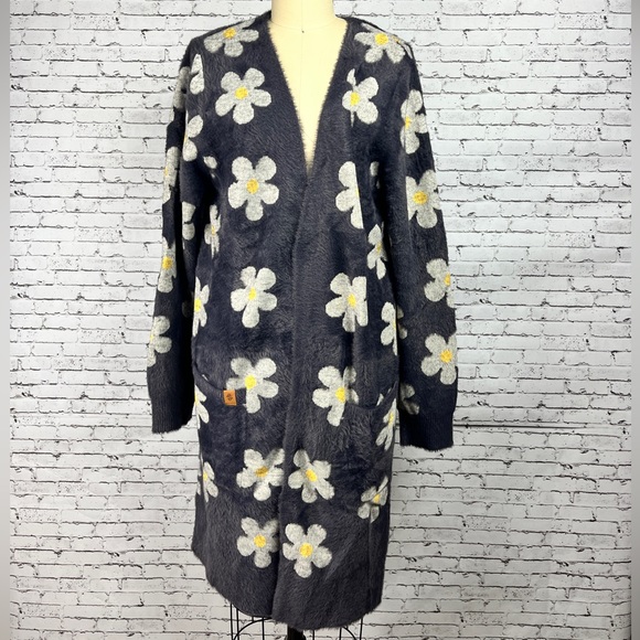Simply Southern | NWOT fuzzy dusty blue, daisies long cardigan, size L - Picture 2 of 11